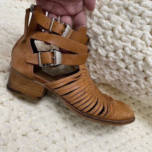 Jeffrey Campbell Stinson brown western flat booties SZ 7.5 - Picture 4 of 10